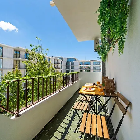 Stylish & Sleek Flat Near The By Hostwise Armação de Pêra