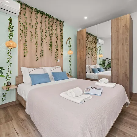 Stylish & Sleek Flat Near The By Hostwise *