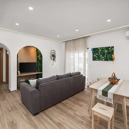 Stylish & Sleek Flat Near The By Hostwise * Armação de Pêra