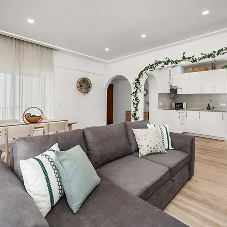Stylish & Sleek Flat Near The By Hostwise * Armação de Pêra