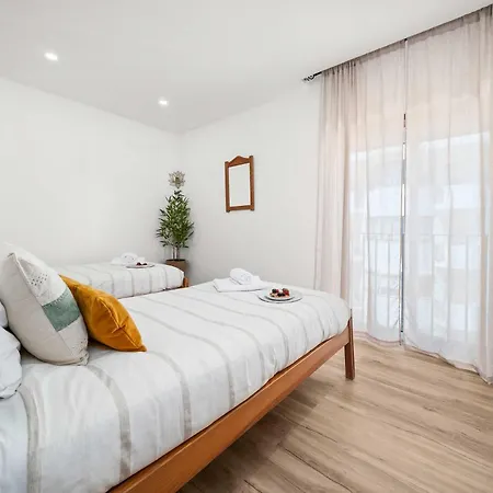 Stylish & Sleek Flat Near The By Hostwise Armação de Pêra