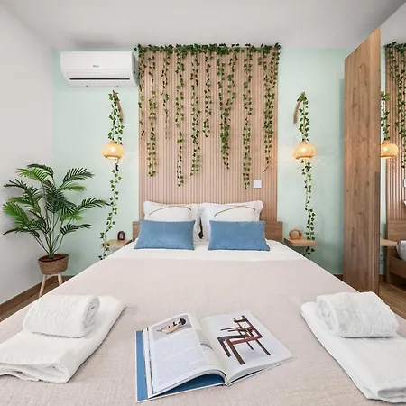 Stylish & Sleek Flat Near The By Hostwise * Armação de Pêra