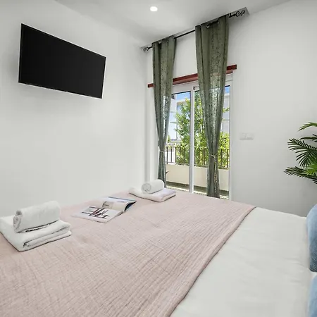 Stylish & Sleek Flat Near The By Hostwise Appartement Armação de Pêra