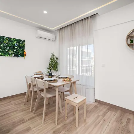 Appartement Stylish & Sleek Flat Near The By Hostwise *