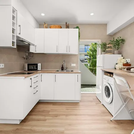 Stylish & Sleek Flat Near The By Hostwise Διαμέρισμα