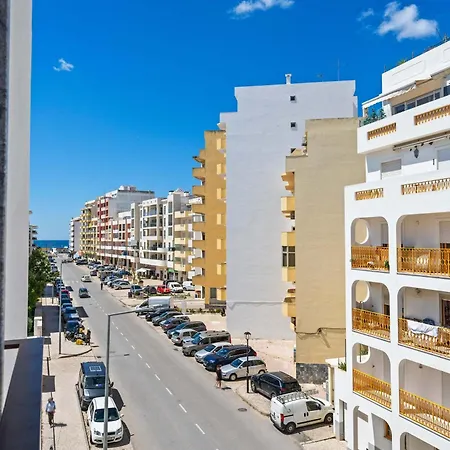 Stylish & Sleek Flat Near The By Hostwise * Armação de Pêra